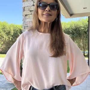 Blusa rosa pastel con lazo en espalda