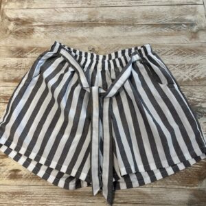 Short a rayas con lazo