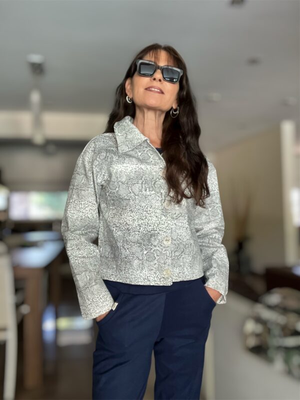 Chaqueta reptil print