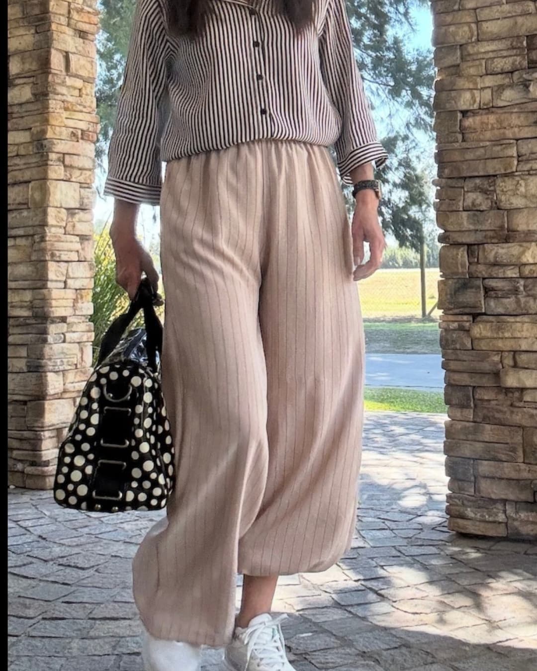 Pantalón palazzo raya diplomática nude