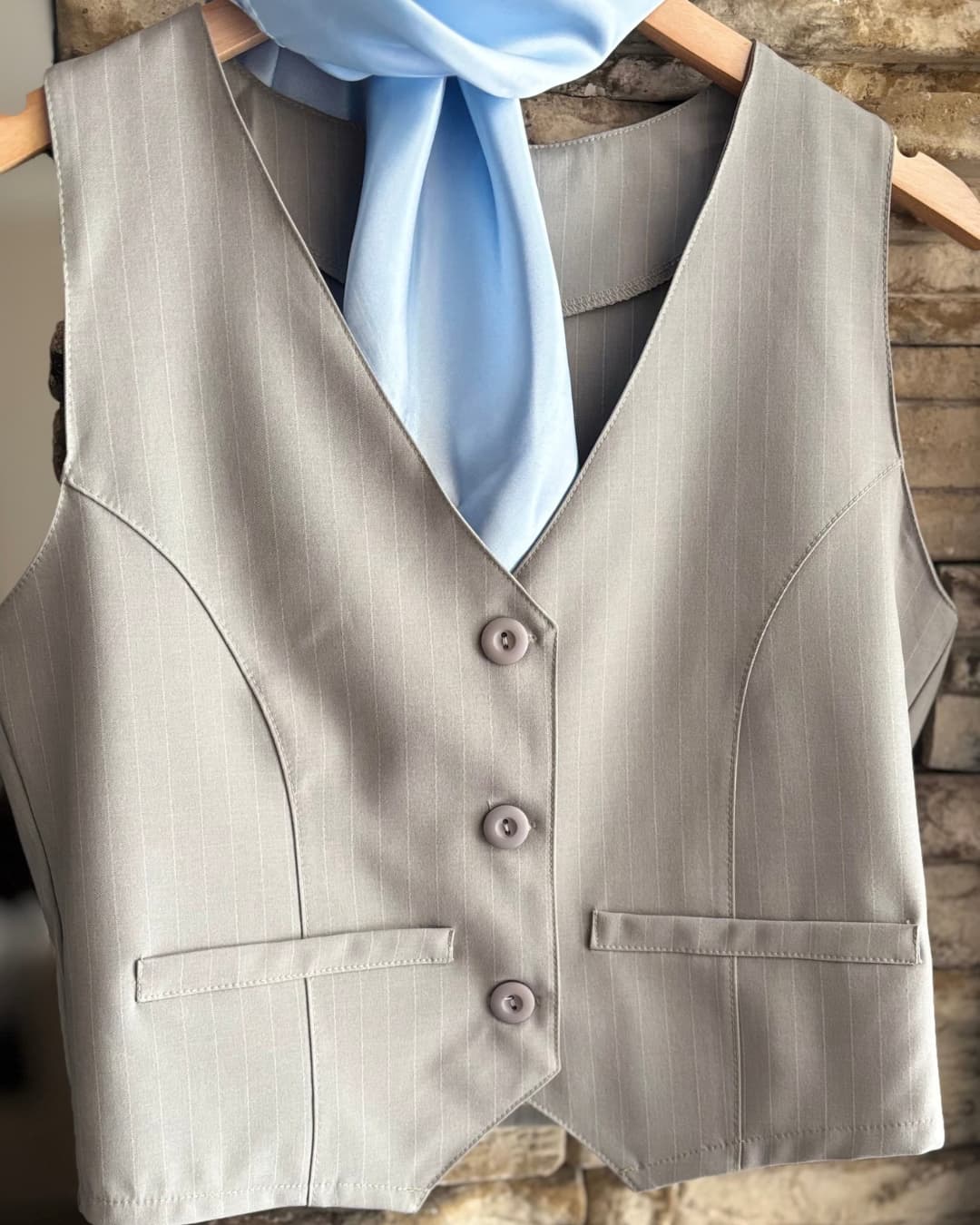 Chaleco sastrero corto gris perla raya diplomática