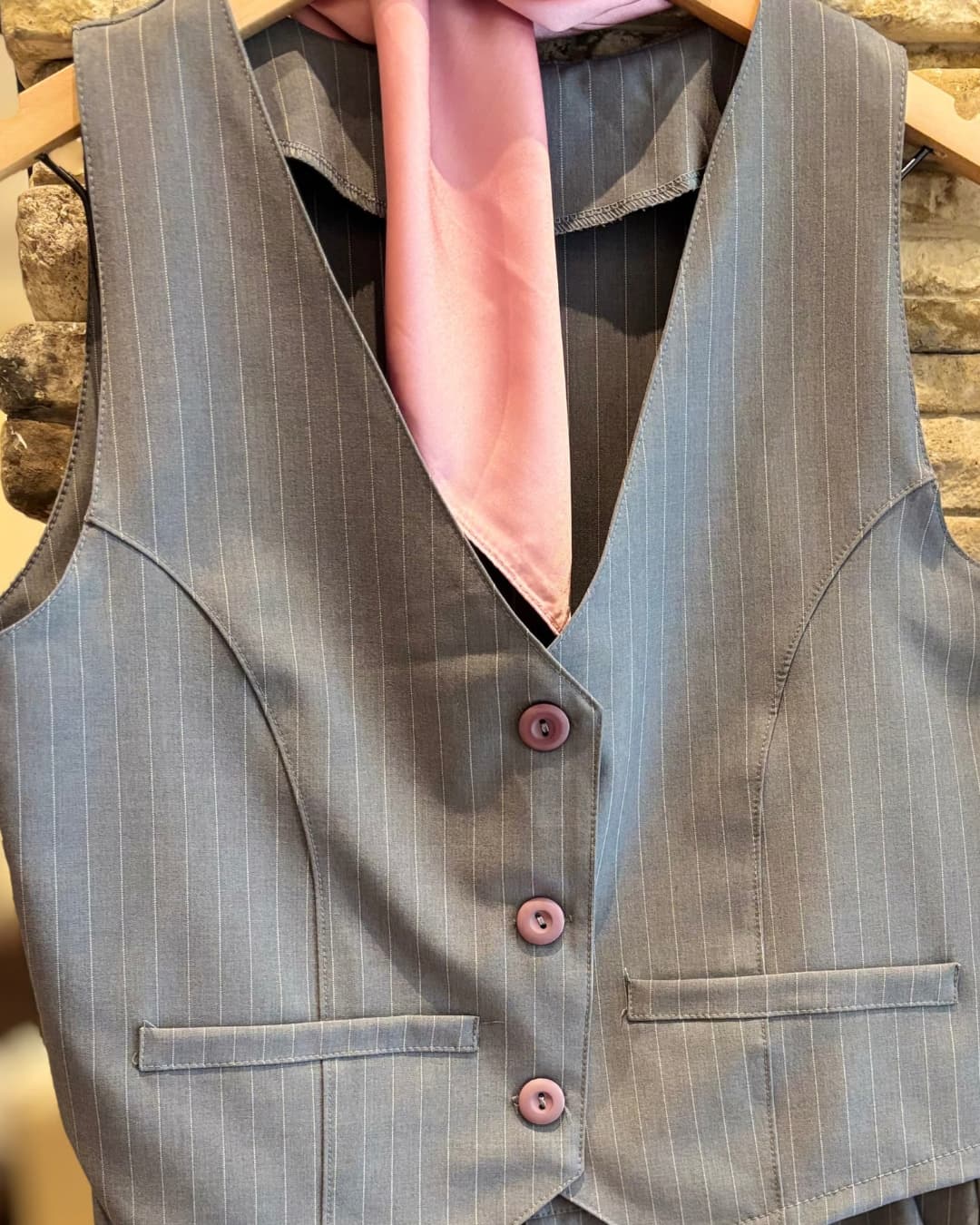 chaleco sastrero corto raya diplomática gris