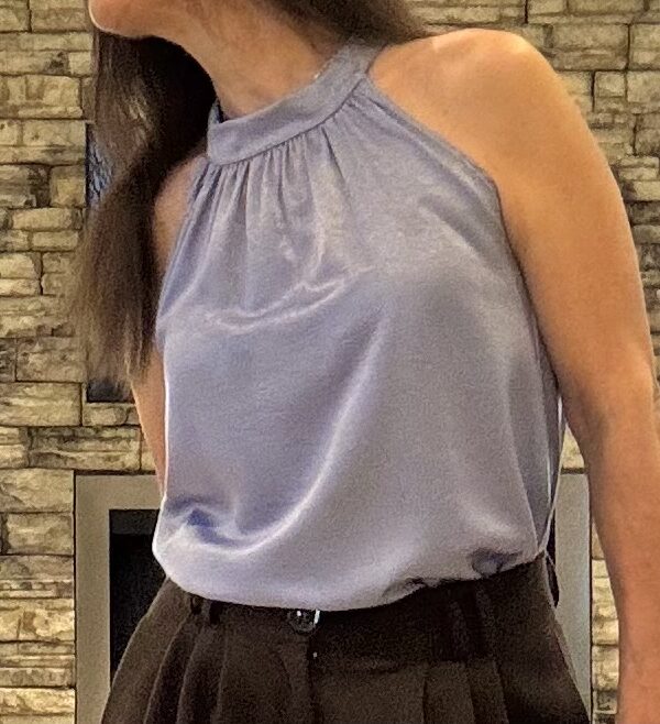 Top halter satinado celeste lavanda