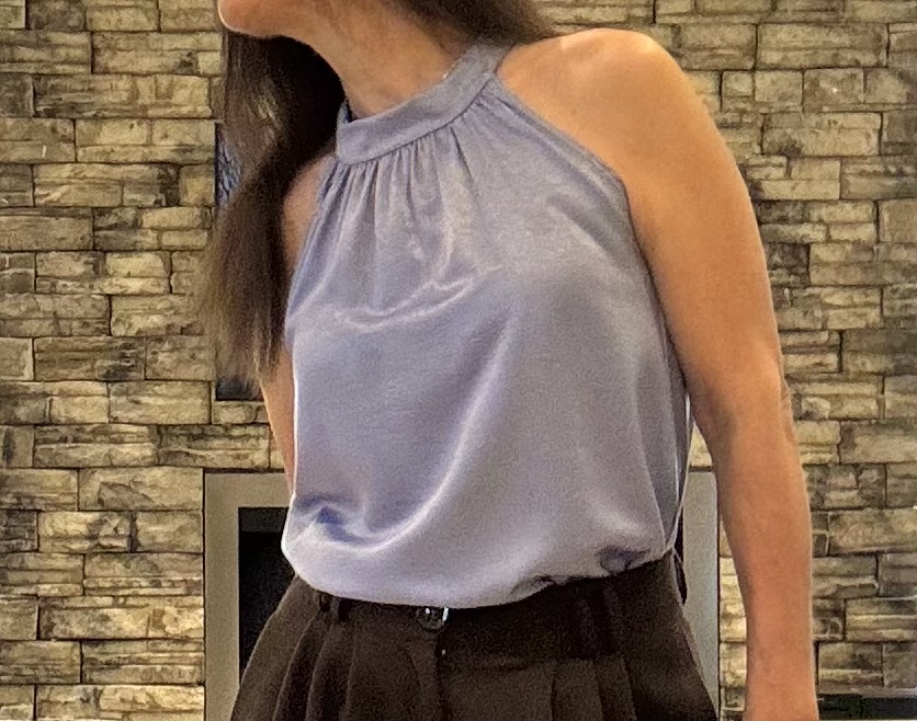 Top halter satinado celeste lavanda
