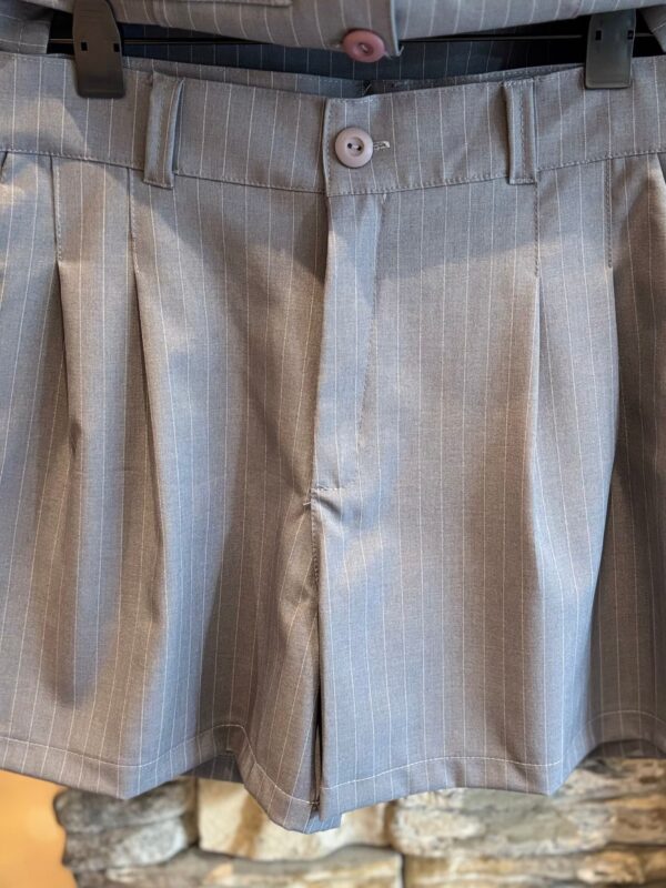 Short sastrero gris raya diplomática