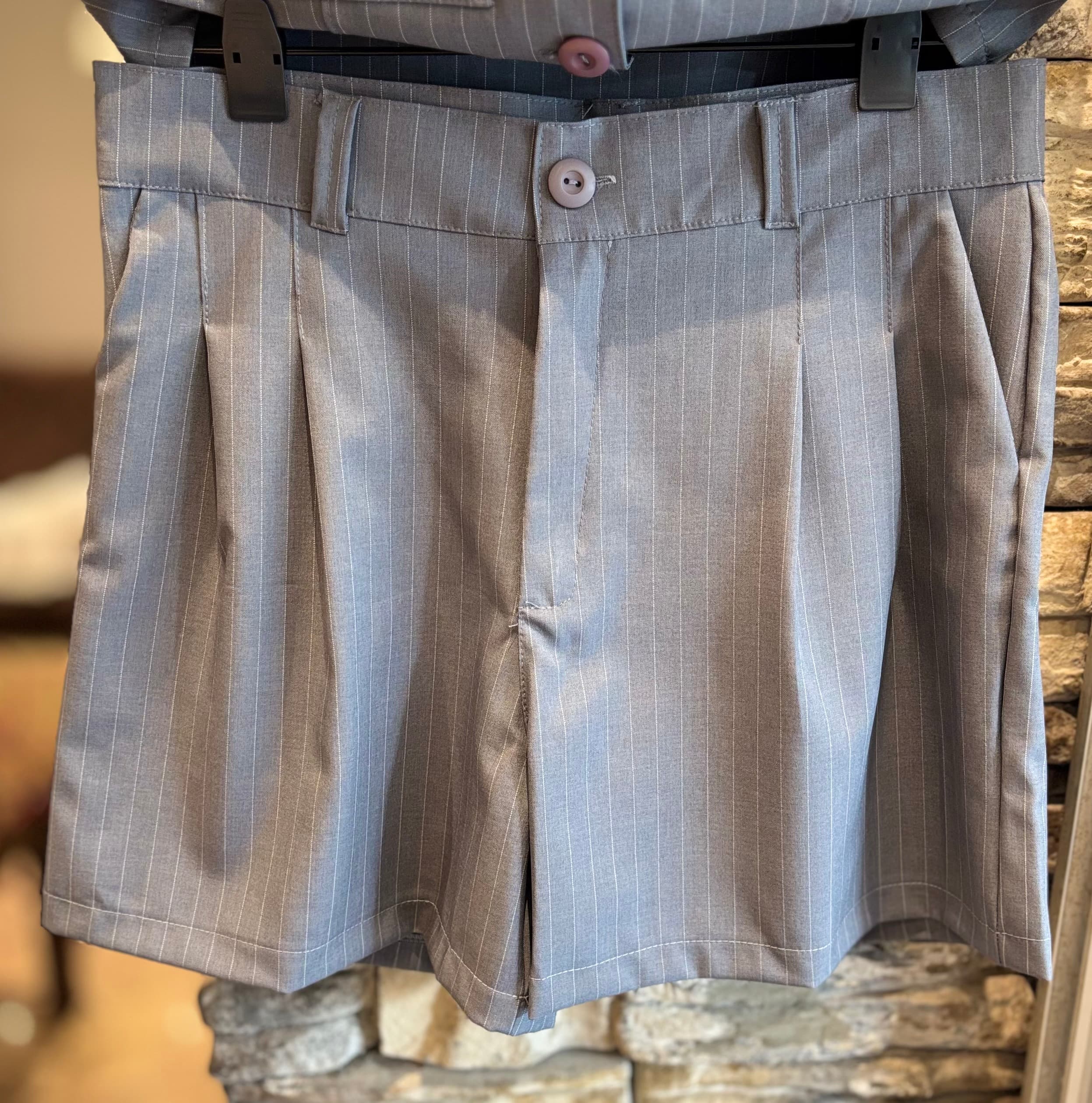 Short sastrero gris raya diplomática
