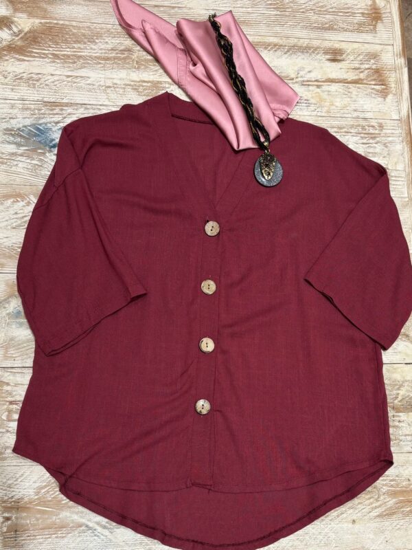 Blusa frambuesa con botones