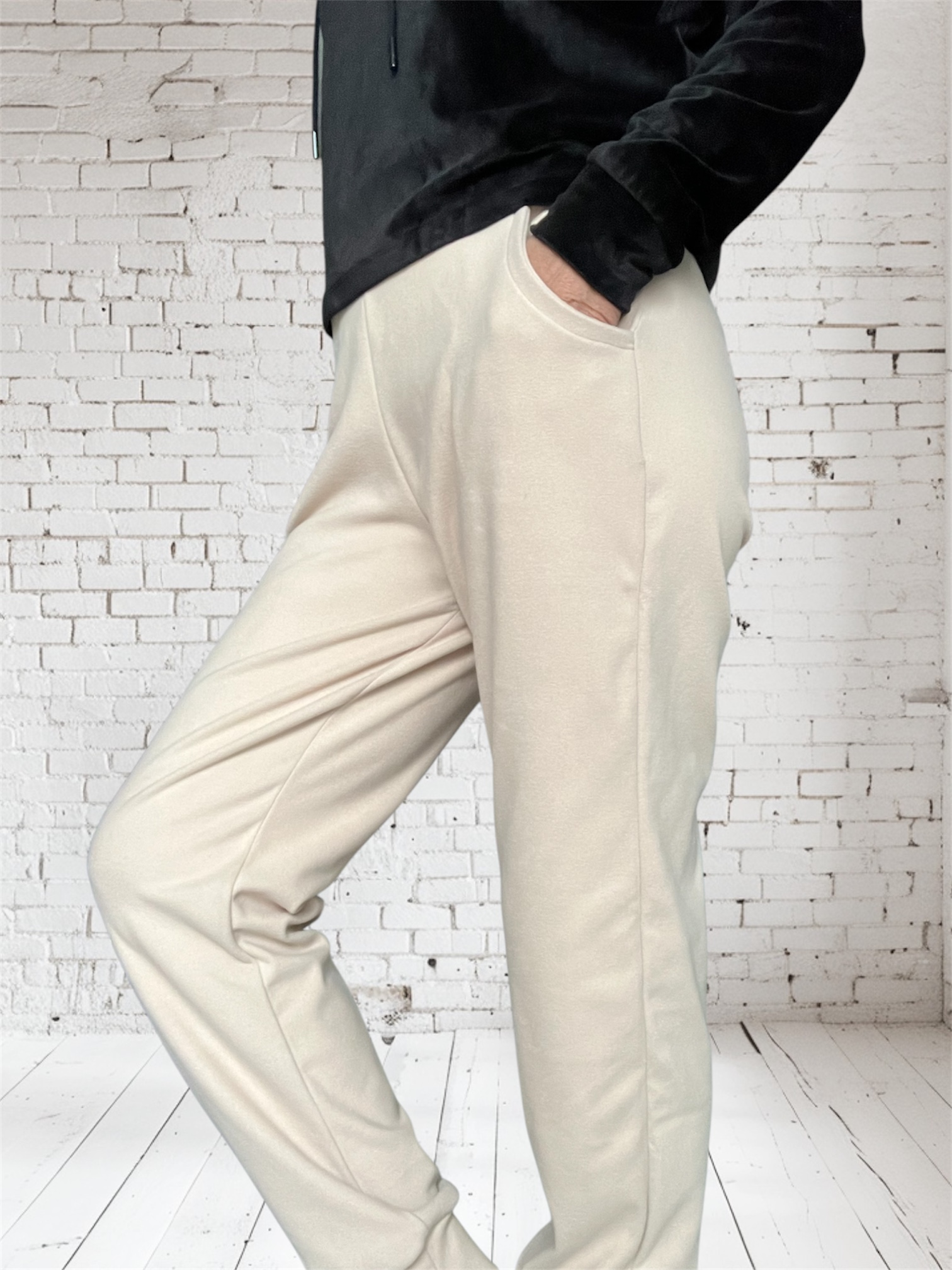 Jogger gamuzado manteca