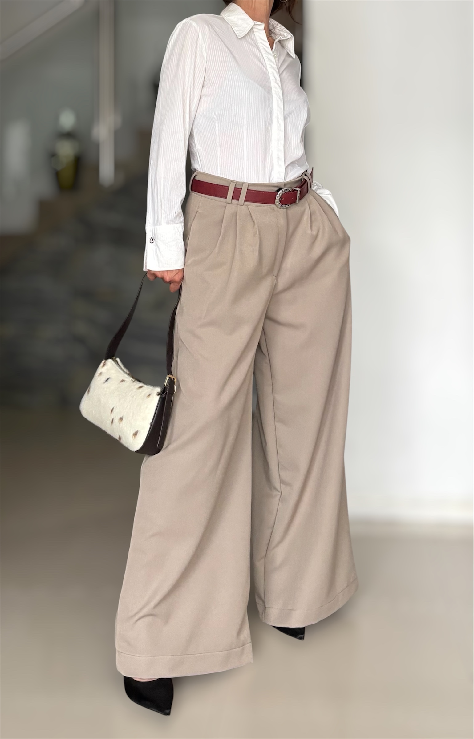 Pantalón sastrero mega wide leg greige