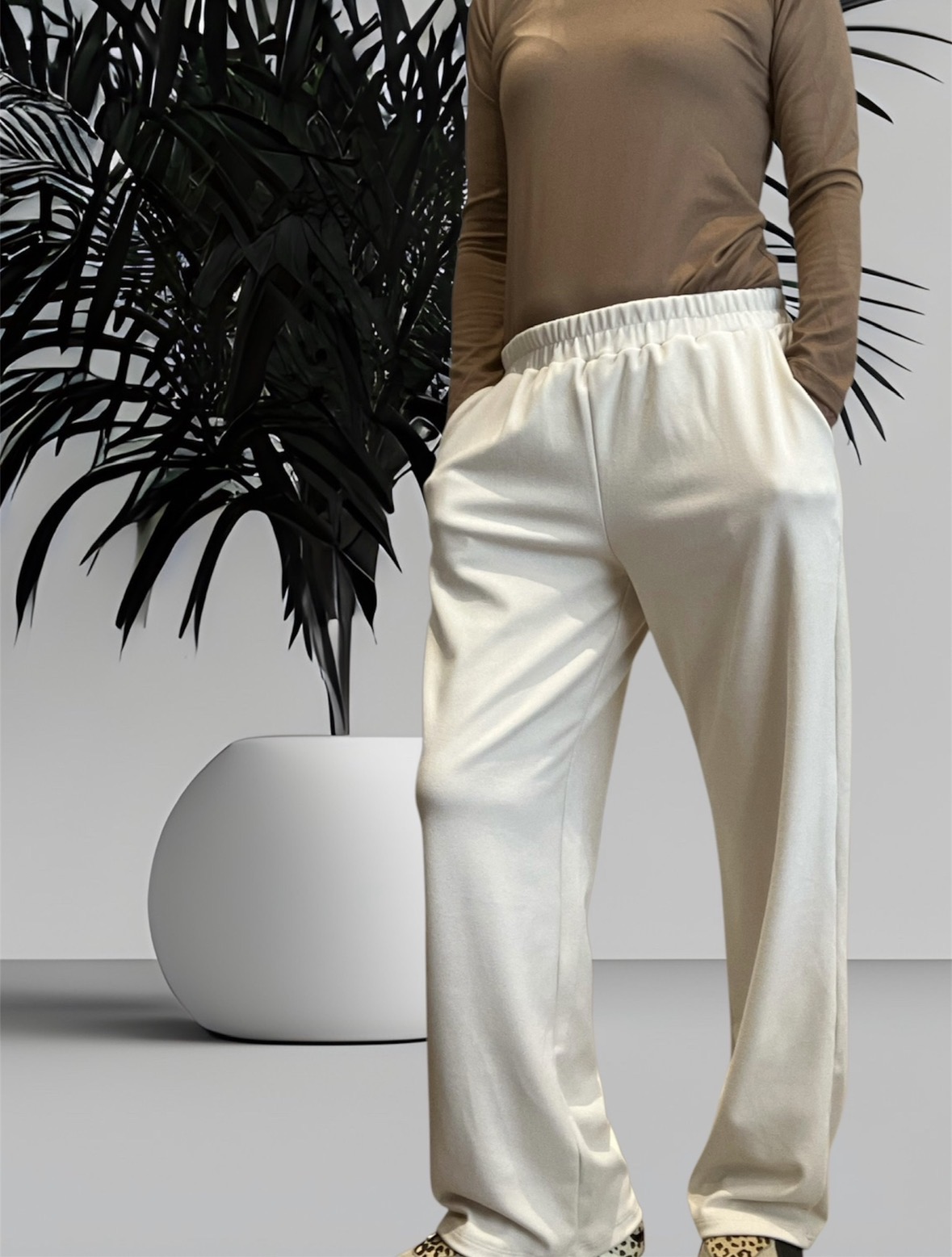 Pantalón wide leg gamuzado manteca - Image 2