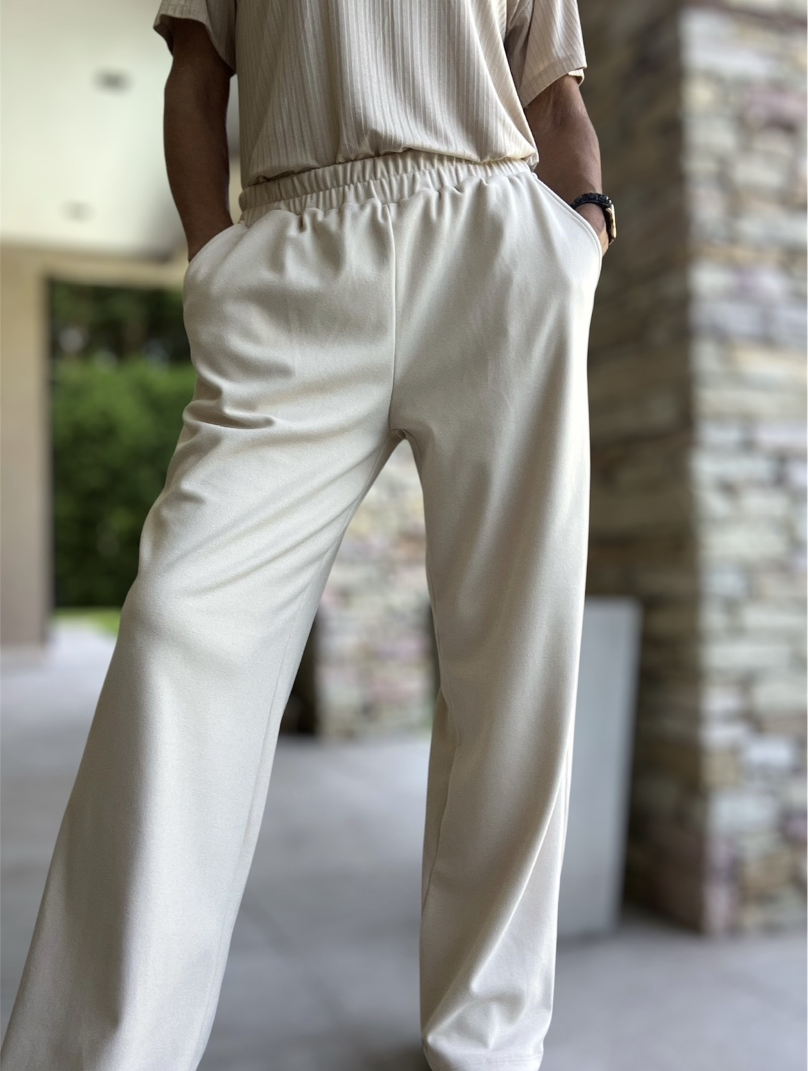 Pantalón wide leg gamuzado manteca