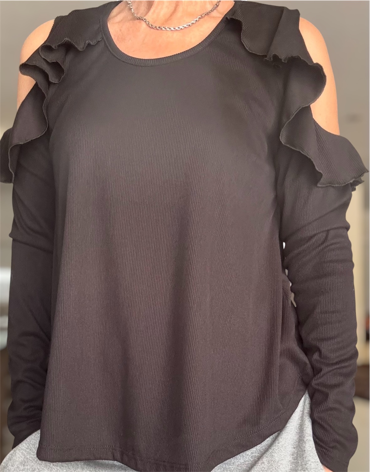 Remera morley cut out con volados Negro