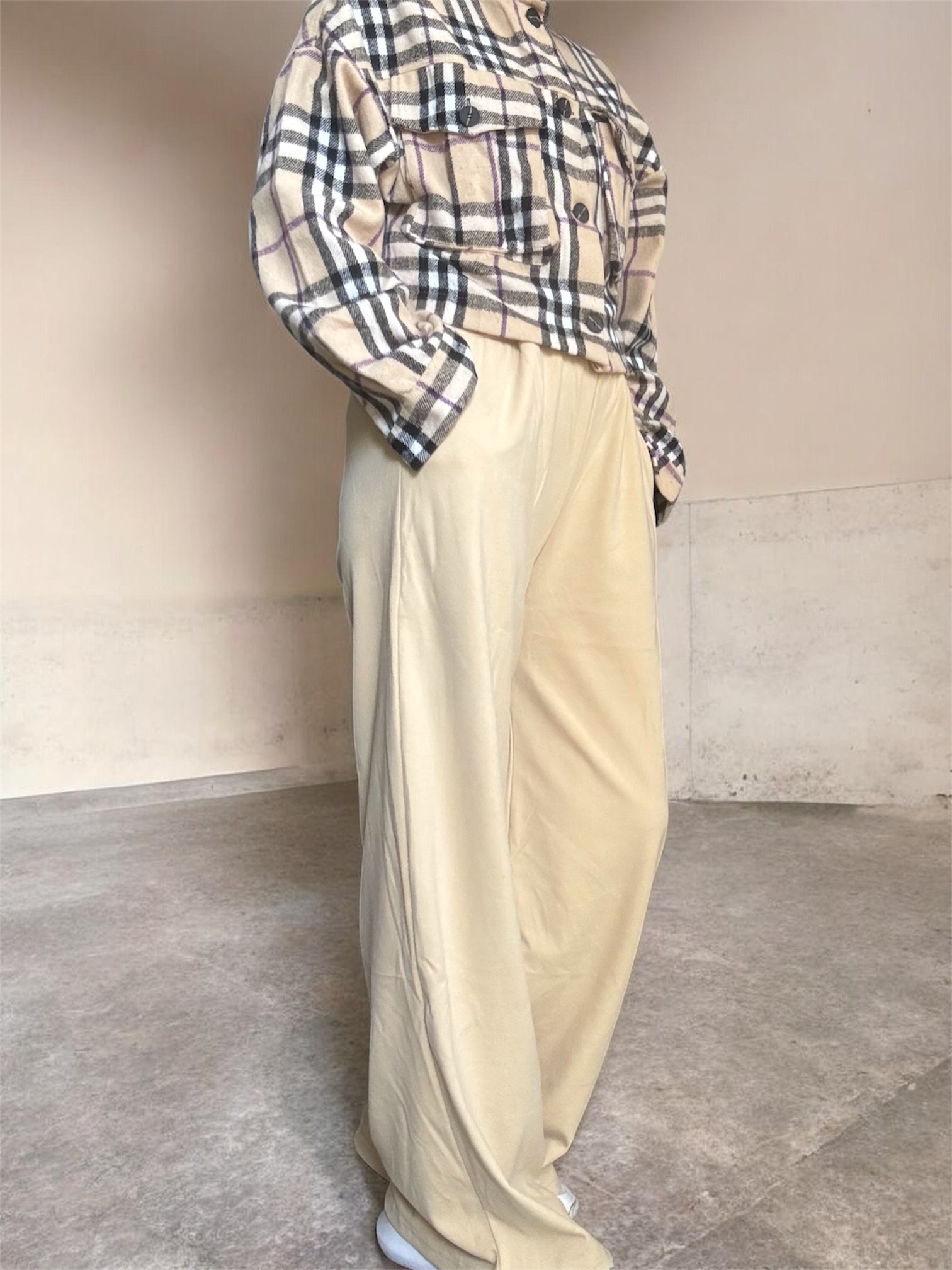 Pantalón wide leg gamuzado vainilla